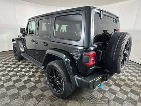 Used 2023 Jeep Wrangler Unlimited Sahara w/ Cold Weather Group AWD/4WD image 4