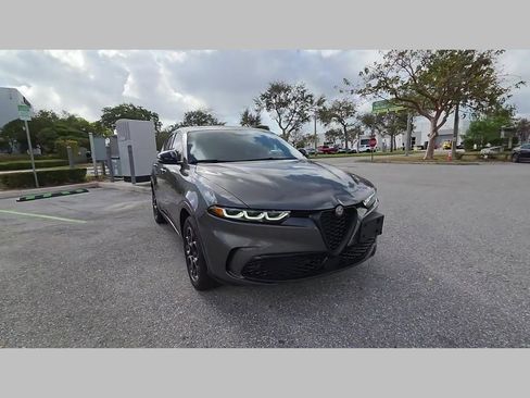 Used 2025 Alfa Romeo Tonale w/ Premium Package image 48