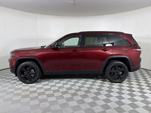 Used 2023 Jeep Grand Cherokee Altitude AWD/4WD image 2