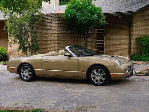 Used 2005 Ford Thunderbird RWD image 4