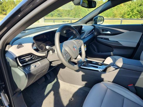 New 2026 Buick Envista Avenir image 12