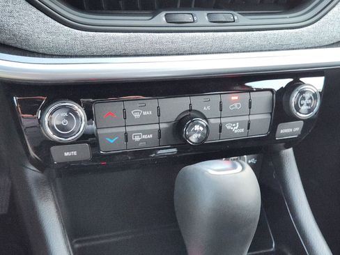 New 2026 Jeep Compass Latitude image 17