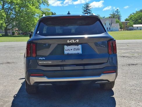 Used 2024 Kia Sorento S w/ Panoramic Sunroof Package FWD image 5