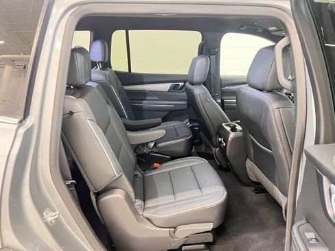 Used 2025 Buick Enclave Preferred image 13