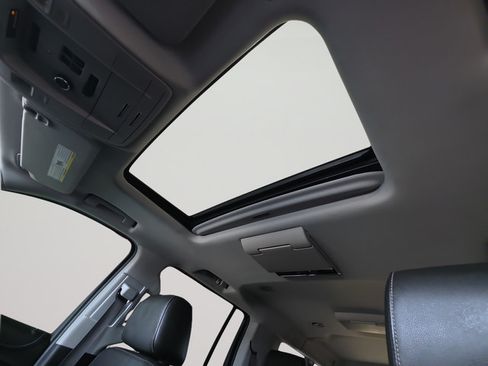 Used 2019 GMC Yukon XL SLT w/ Premium Edition AWD/4WD image 23