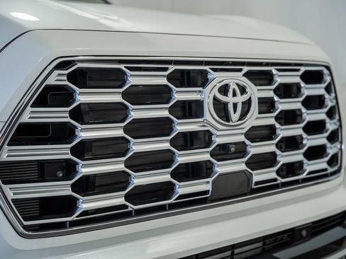 Used 2025 Toyota Sequoia Capstone AWD/4WD image 9