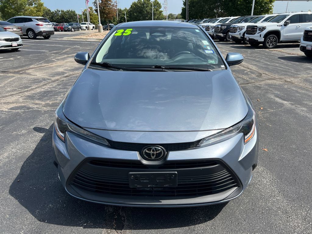 Used 2025 Toyota Corolla LE FWD image 3