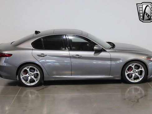 Used 2020 Alfa Romeo Giulia Ti Sport image 9
