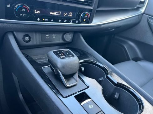 Used 2024 Nissan Rogue SV w/ SV Premium Package AWD/4WD image 18