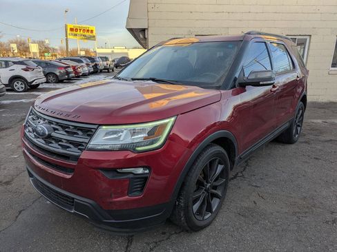 Used 2018 Ford Explorer XLT w/ Equipment Group 202A image 3