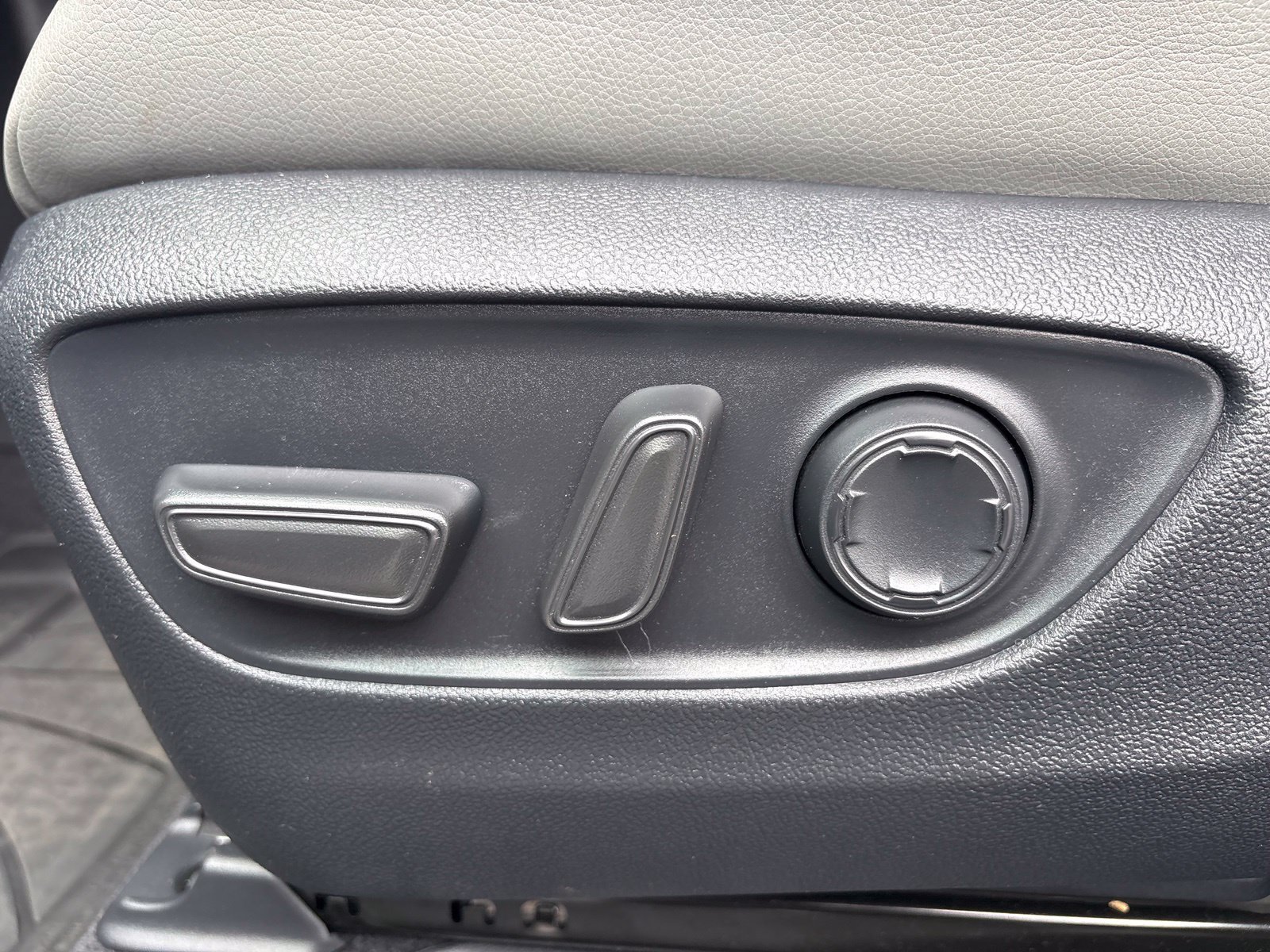 Used 2026 Toyota Sienna XLE FWD image 35