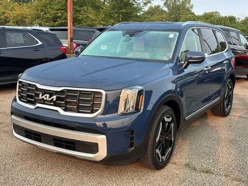 Used 2024 Kia Telluride S w/ S Sunroof Package FWD image 2
