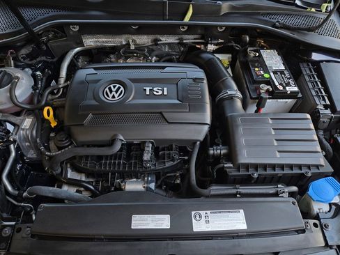 Used 2017 Volkswagen GTI SE FWD image 26