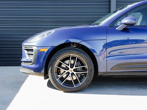 Certified 2025 Porsche Macan image 11