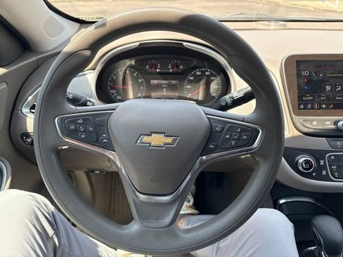 Used 2025 Chevrolet Malibu LT FWD image 8