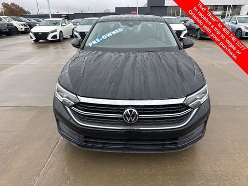 Used 2024 Volkswagen Jetta SE image 8