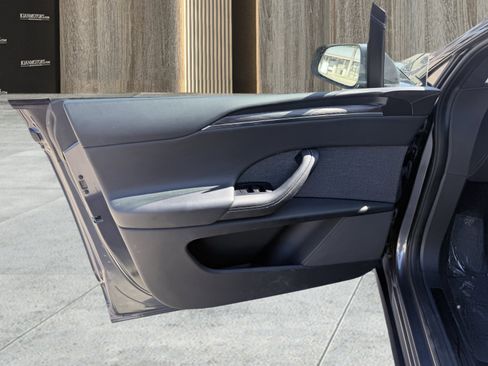 Used 2023 Tesla Model X image 22