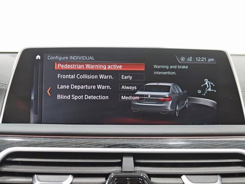 Used 2019 BMW 750i xDrive w/ M Sport Package image 25