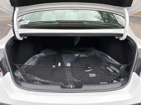 New 2026 Hyundai Elantra Limited image 18