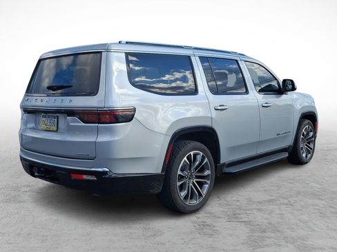 Used 2022 Jeep Wagoneer Series III w/ Flexible Seating Group image 6