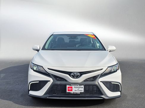 Used 2023 Toyota Camry SE w/ Cold Weather Package image 8