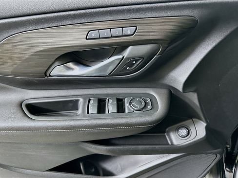 Used 2022 GMC Terrain SLT w/ Tech Package image 15