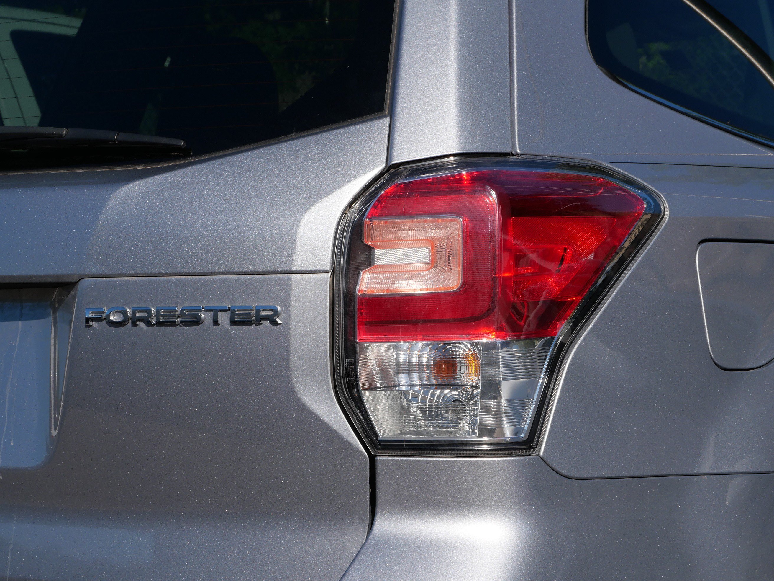 Used 2018 Subaru Forester 2.5i Limited w/ Popular Package #2 AWD/4WD image 8