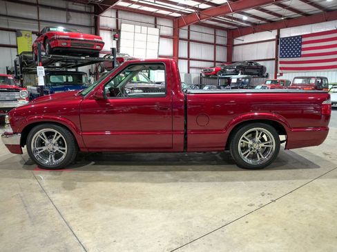 Used 2003 Chevrolet S10 Pickup LS w/ LS Preferred Equipment Group RWD image 4
