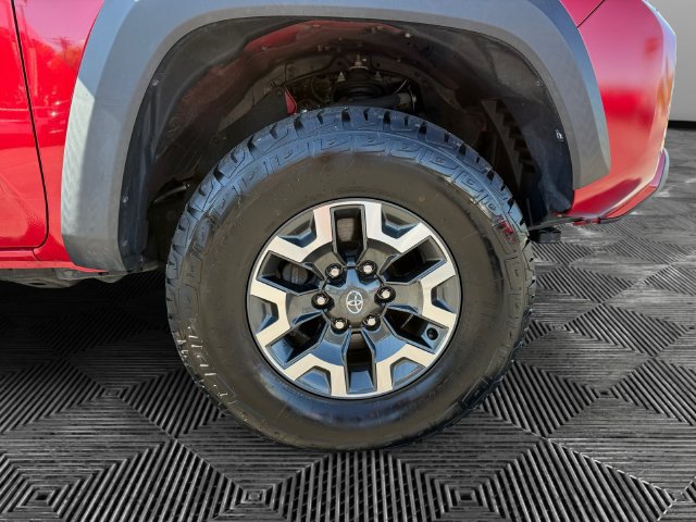 Used 2022 Toyota Tacoma TRD Off-Road w/ Technology Package AWD/4WD image 9