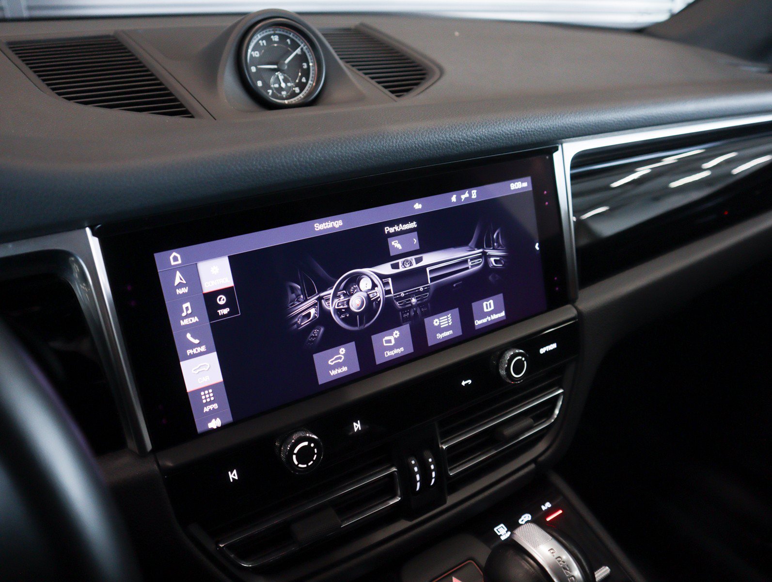 Certified 2024 Porsche Macan AWD/4WD image 21