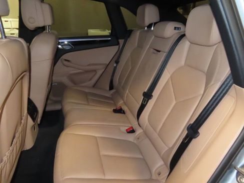 Used 2020 Porsche Macan image 22
