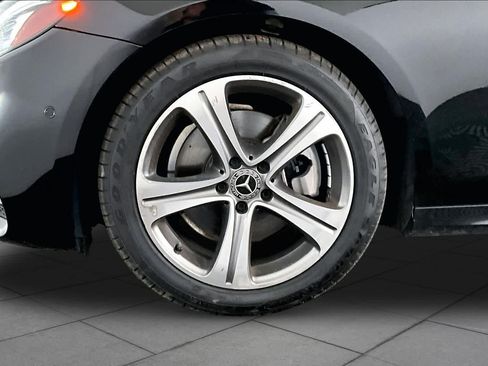 Certified 2018 Mercedes-Benz E 300 4MATIC image 11
