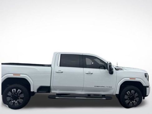 Used 2024 GMC Sierra 2500 Denali w/ Technology Package AWD/4WD image 13