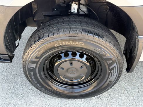 Used 2024 Mercedes-Benz Sprinter 2500 image 28