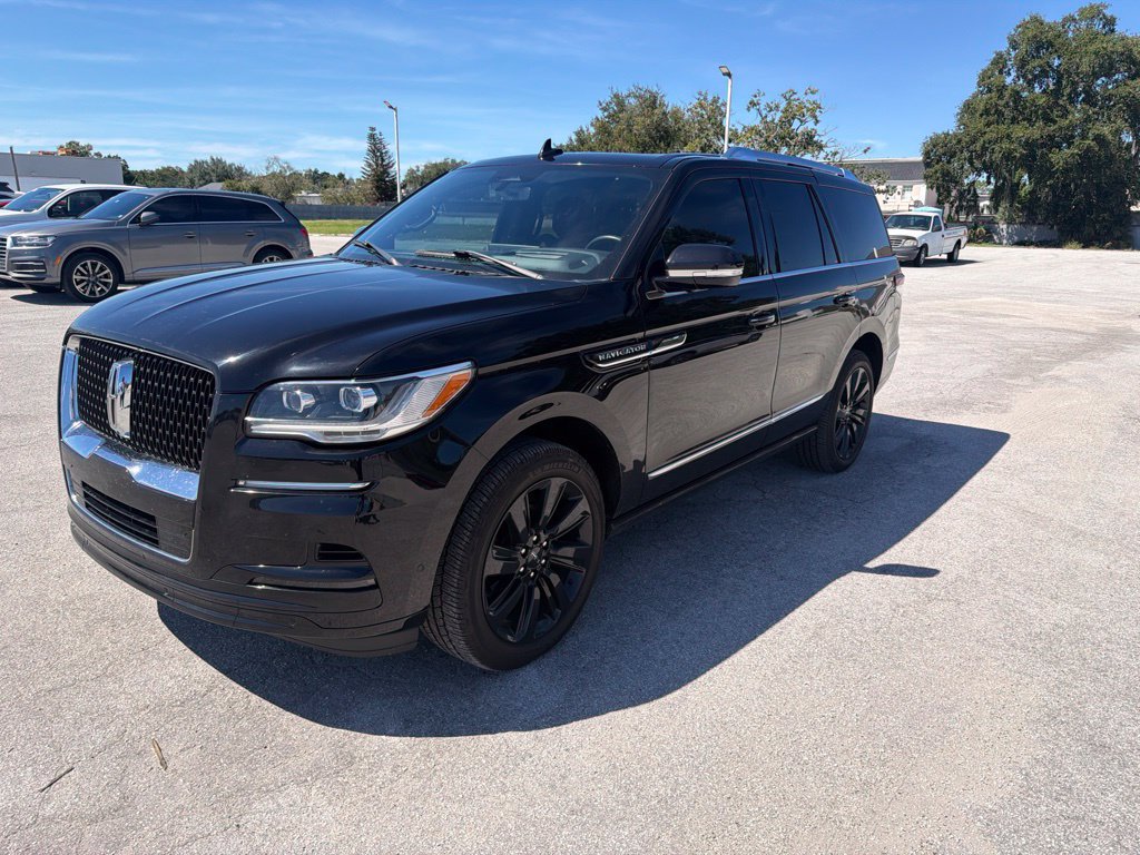 Used 2024 Lincoln Navigator Reserve AWD/4WD image 5