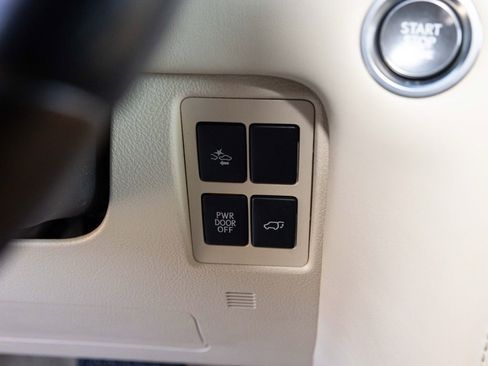 Used 2020 Lexus LX 570 4WD w/ Luxury Package image 33