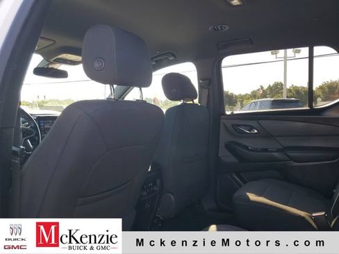 Used 2022 Chevrolet Traverse LT FWD image 24