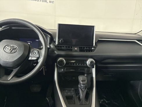 Used 2023 Toyota RAV4 LE FWD image 21