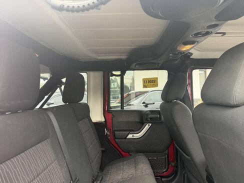 Used 2012 Jeep Wrangler Unlimited Sahara w/ Dual Top Group AWD/4WD image 10