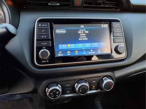 Used 2022 Nissan Kicks S image 21