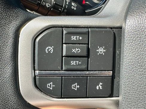 Used 2024 Ford Expedition XLT image 21