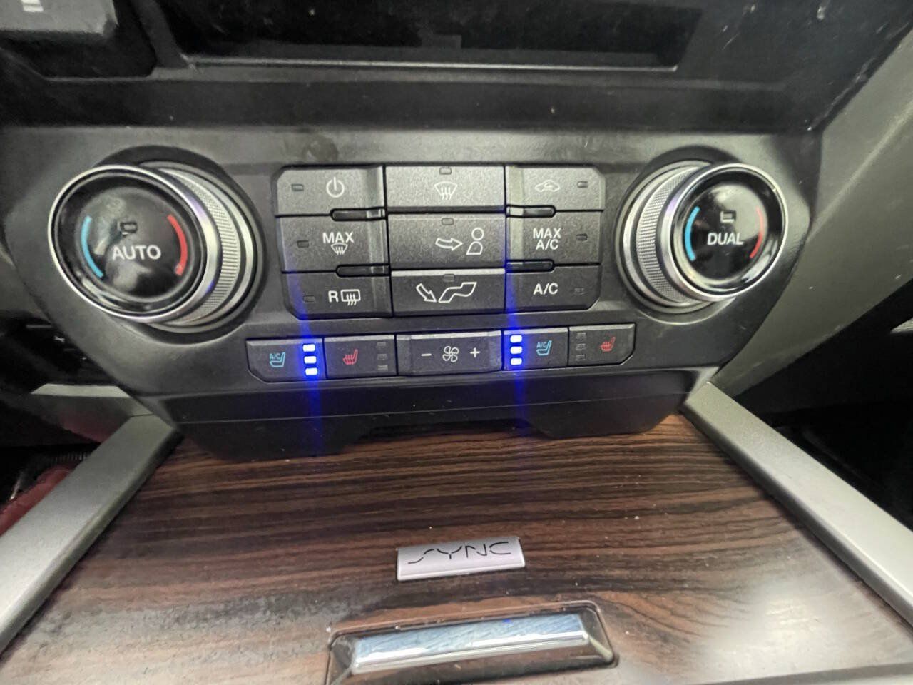 Used 2015 Ford F150 Lariat w/ Equipment Group 502A Luxury RWD image 23
