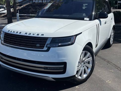 Used 2023 Land Rover Range Rover SE AWD/4WD image 2