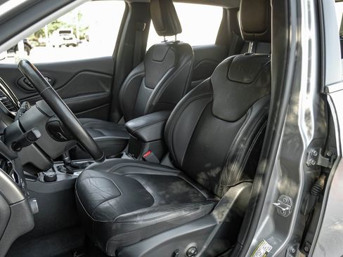 Used 2020 Jeep Cherokee Limited image 8