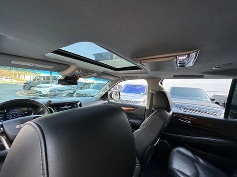 Used 2017 Cadillac Escalade ESV Premium Luxury image 37