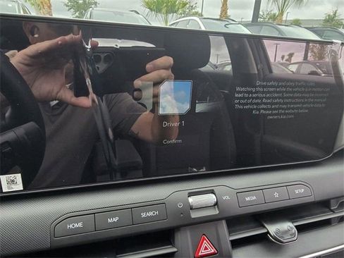 New 2025 Kia K4 LXS image 17