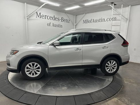 Used 2018 Nissan Rogue SV FWD image 4