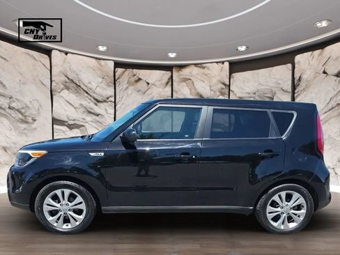 Used 2016 Kia Soul + FWD image 8