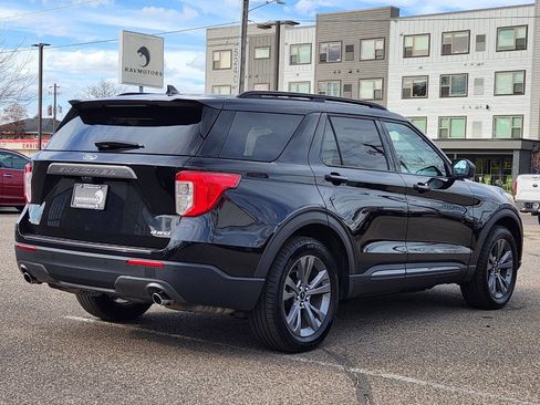 Used 2021 Ford Explorer XLT w/ Equipment Group 202A AWD/4WD image 11