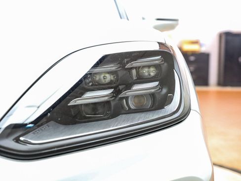 Certified 2025 Porsche Cayenne Coupe image 11